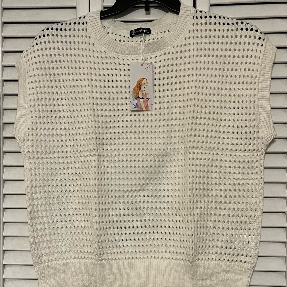 NWT Women’s Pretty Garden Sweater Vest White Crochet Like Knit Size M